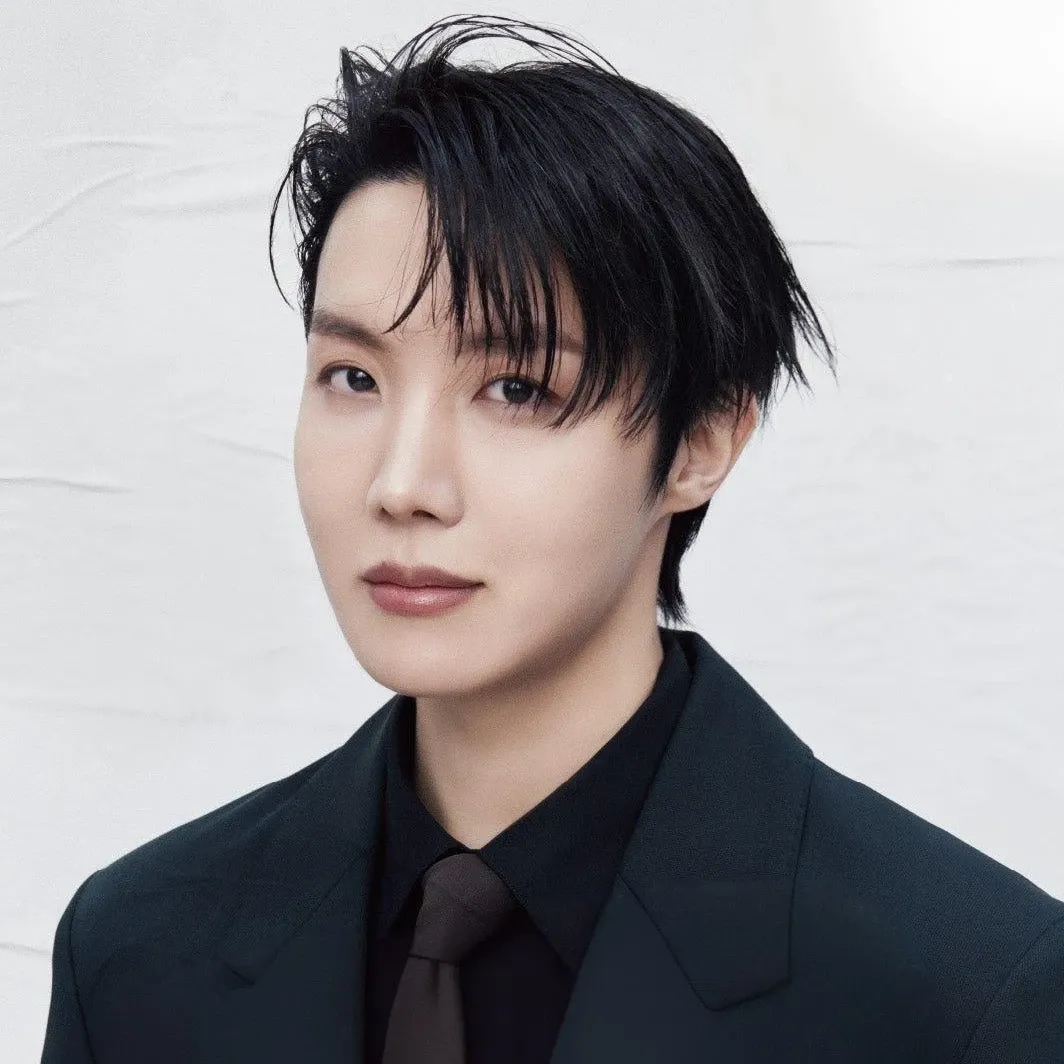 Momen yang diabadikan oleh penggemar j-hope (BTS)