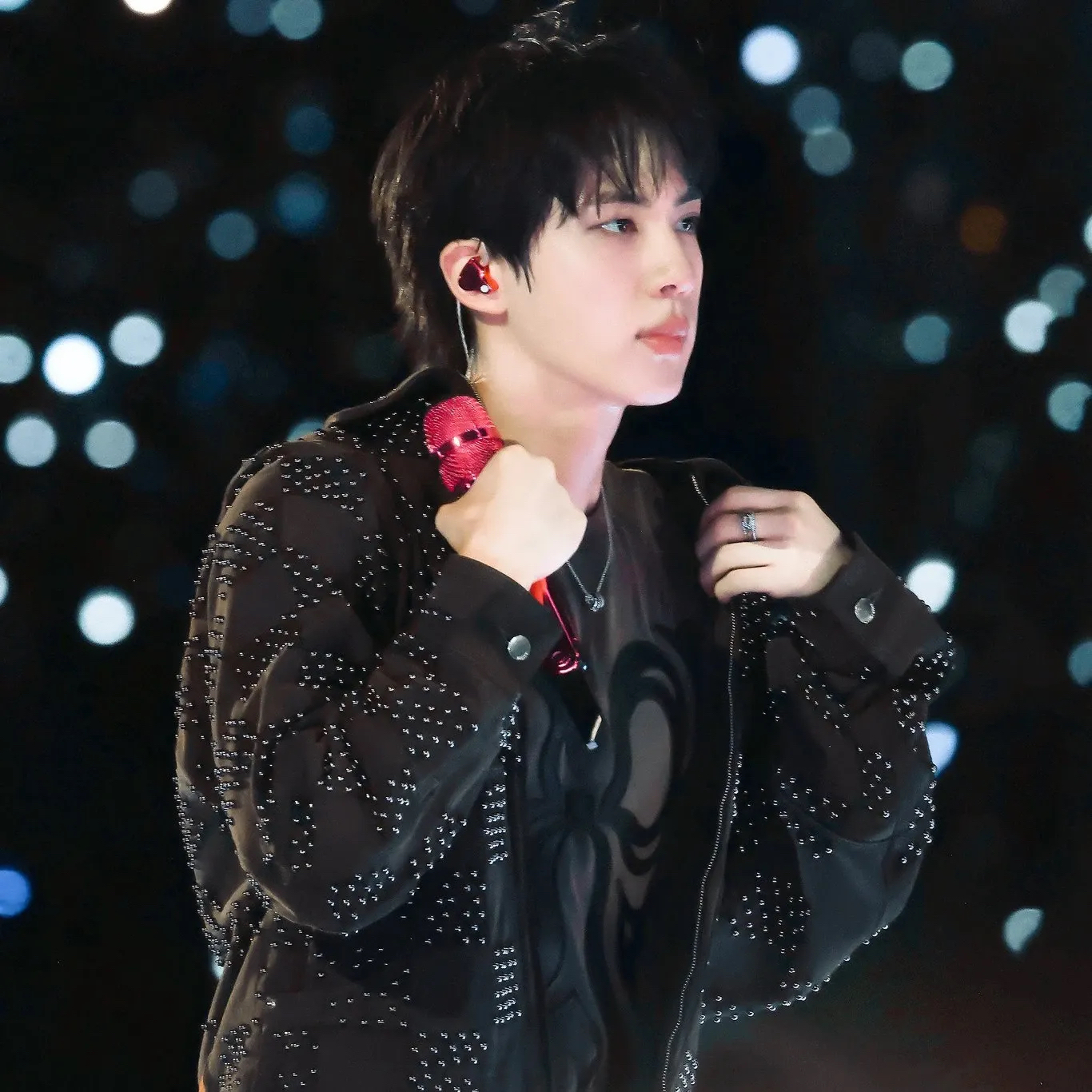 Foto aktivitas terbaru Jin (BTS)