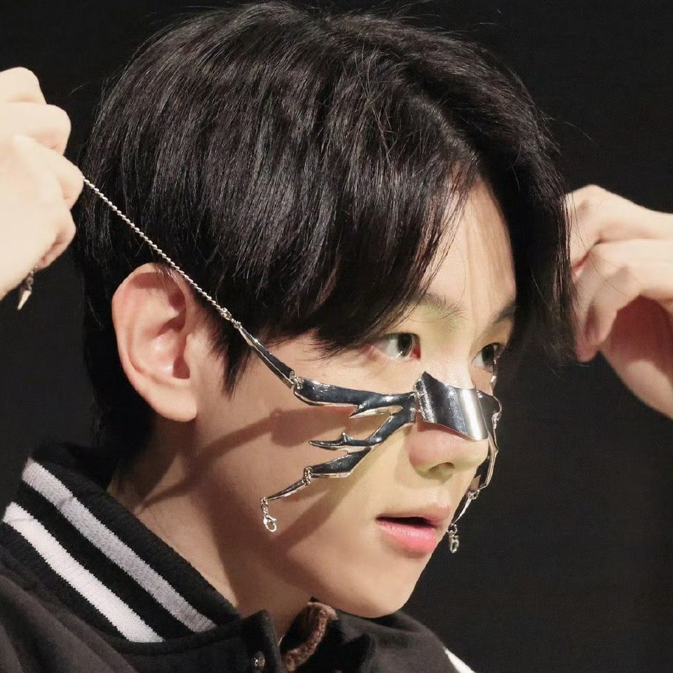 Foto aktivitas terbaru Baekhyun (EXO)