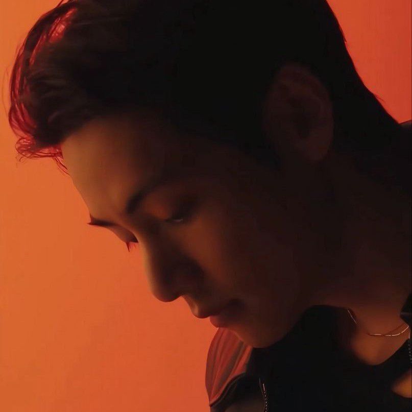 뷔 (방탄소년단)의 최신 사진