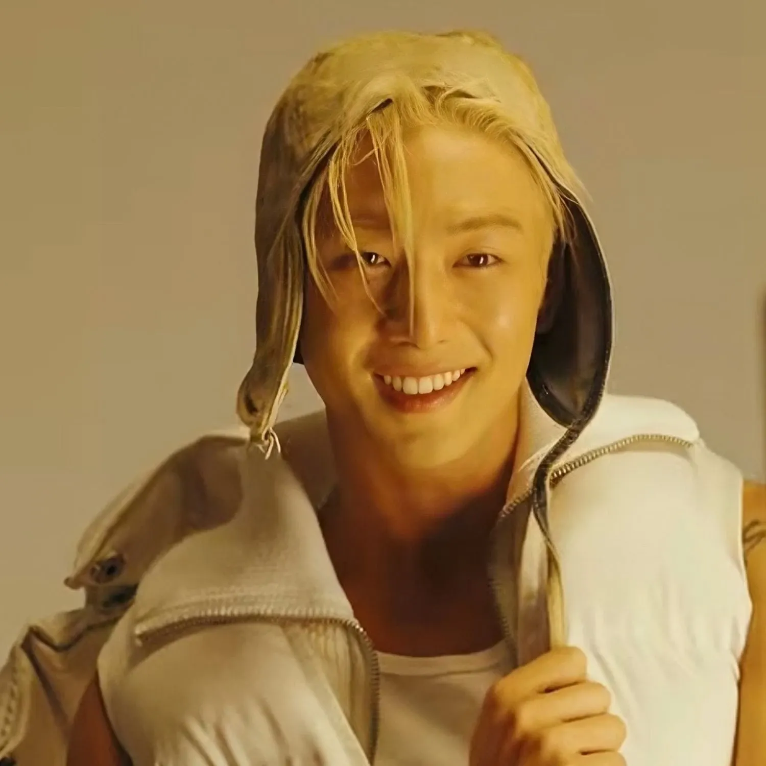 Behind-the-scenes cut of Baekho