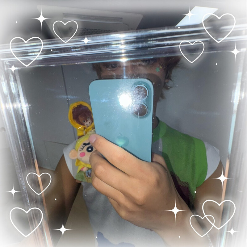 A moment captured by Hyun (XLOV)'s fan