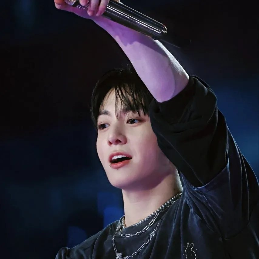 Foto aktivitas terbaru Jungkook (BTS)