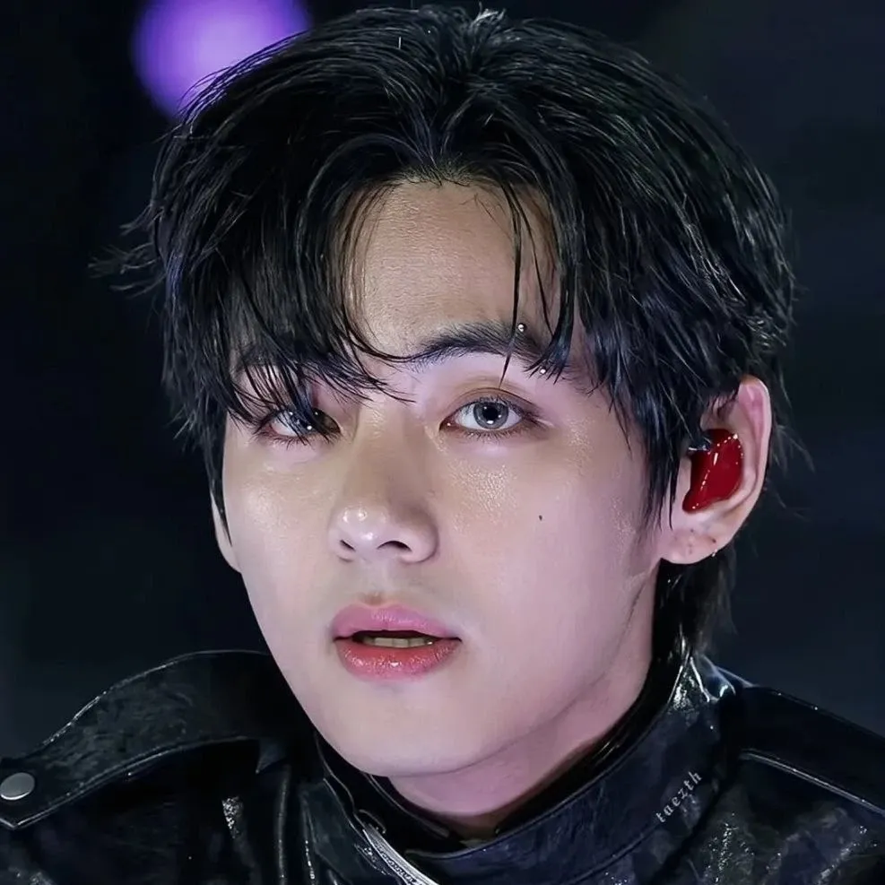 Foto aktivitas terbaru V (BTS)