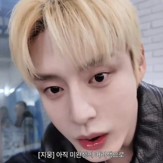 Behind-the-scenes cut of Kim Jiwoong (ZEROBASEONE)