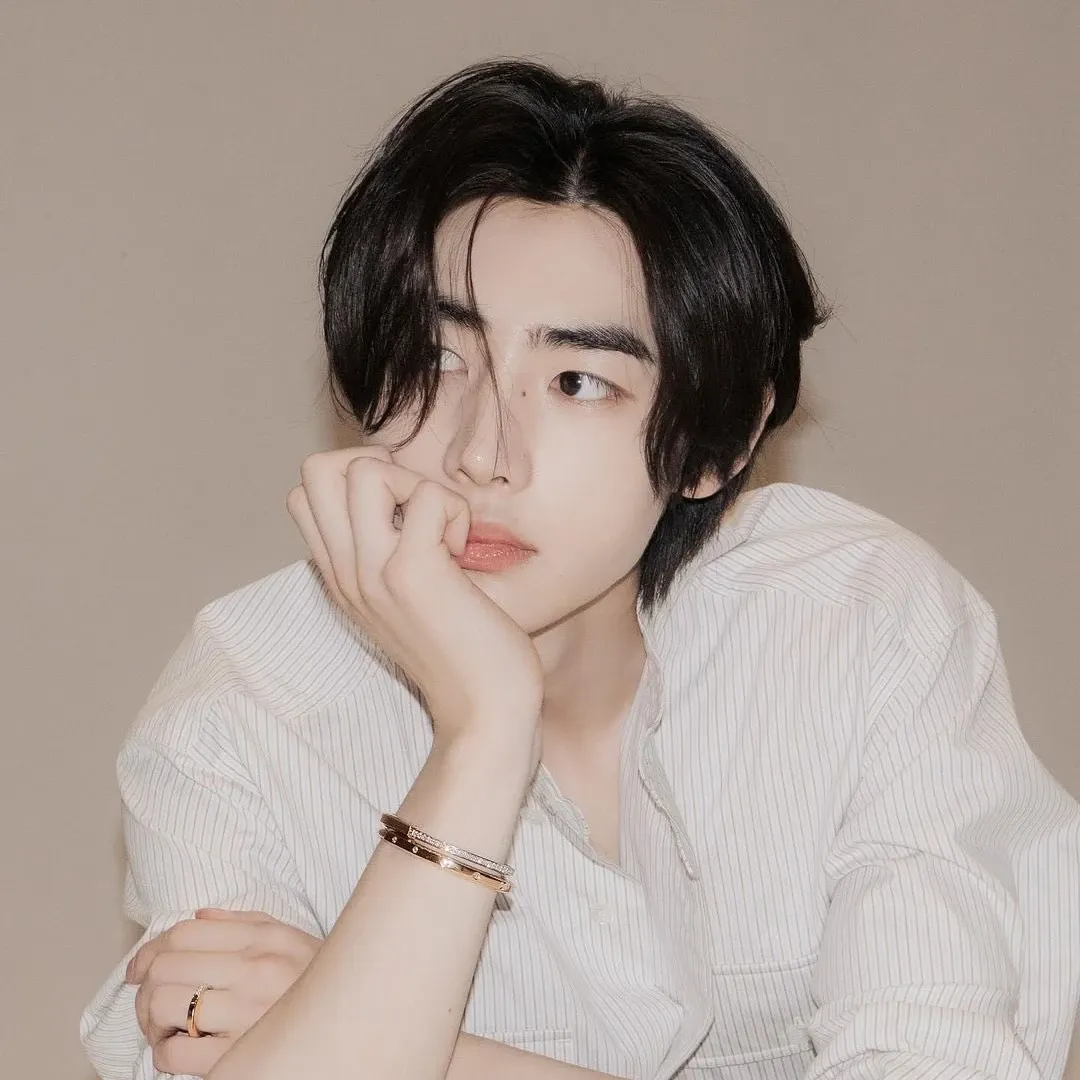 Foto terbaru Sunghoon (ENHYPEN)