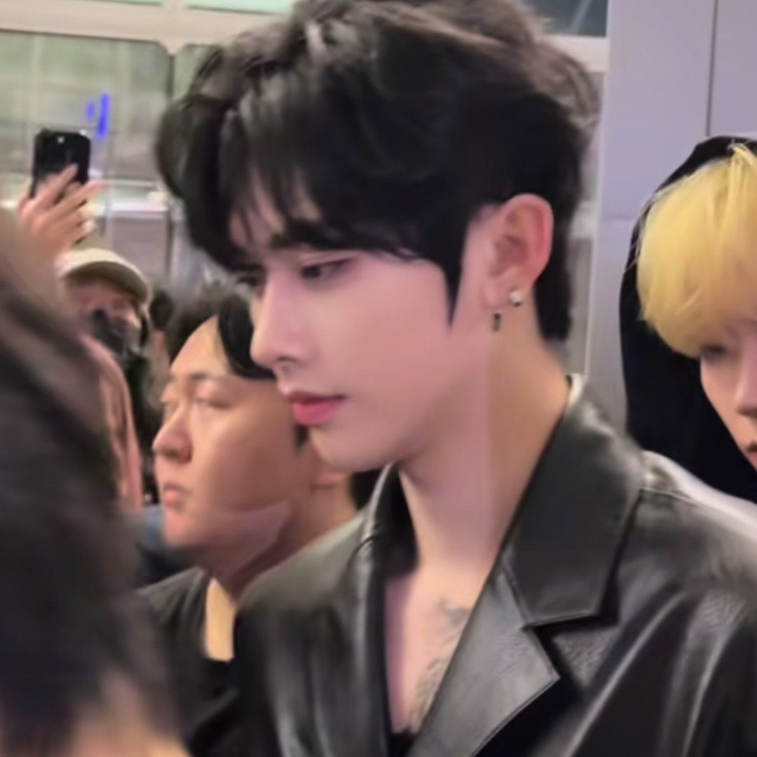 A moment captured by Ricky (ZEROBASEONE)'s fan