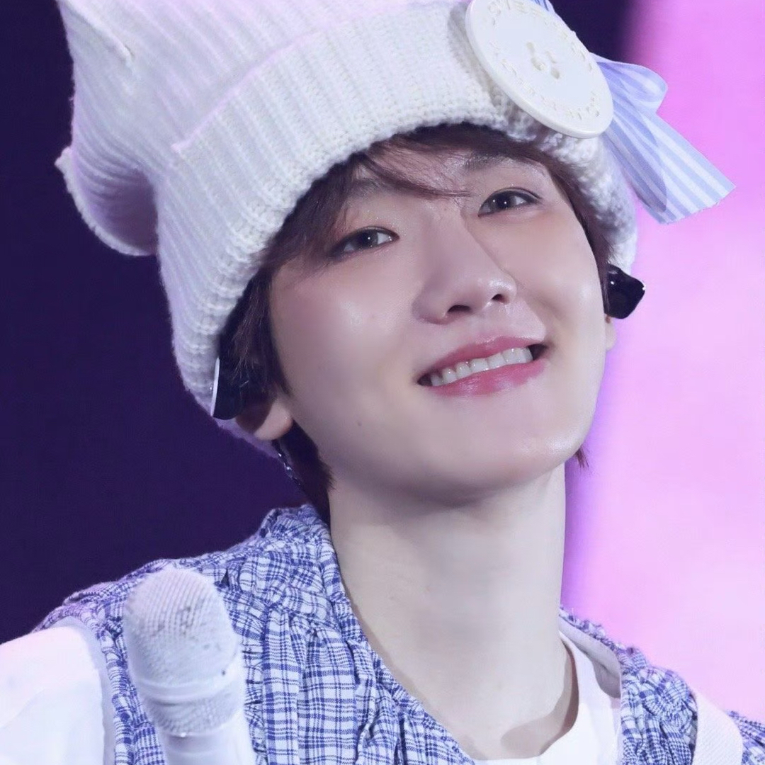 백현 (EXO)의 최신 사진