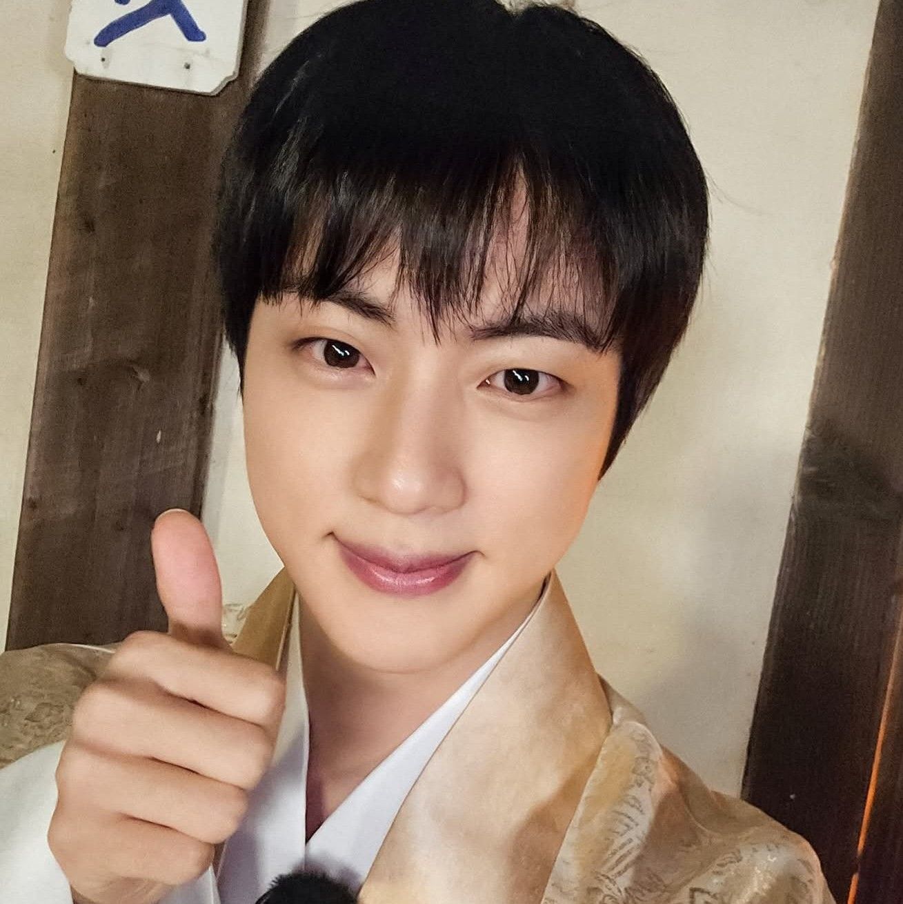 진 (방탄소년단)의 최신 사진