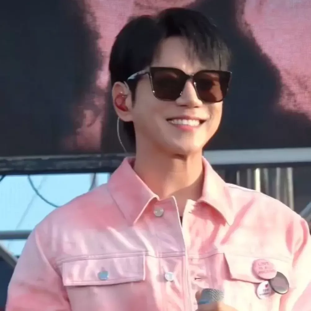 Recent activity shot of Hwang Chiyeol