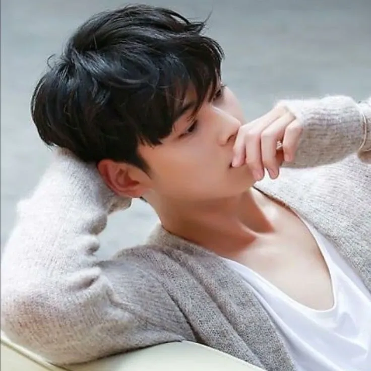 Latest photo of Eunwoo (ASTRO)