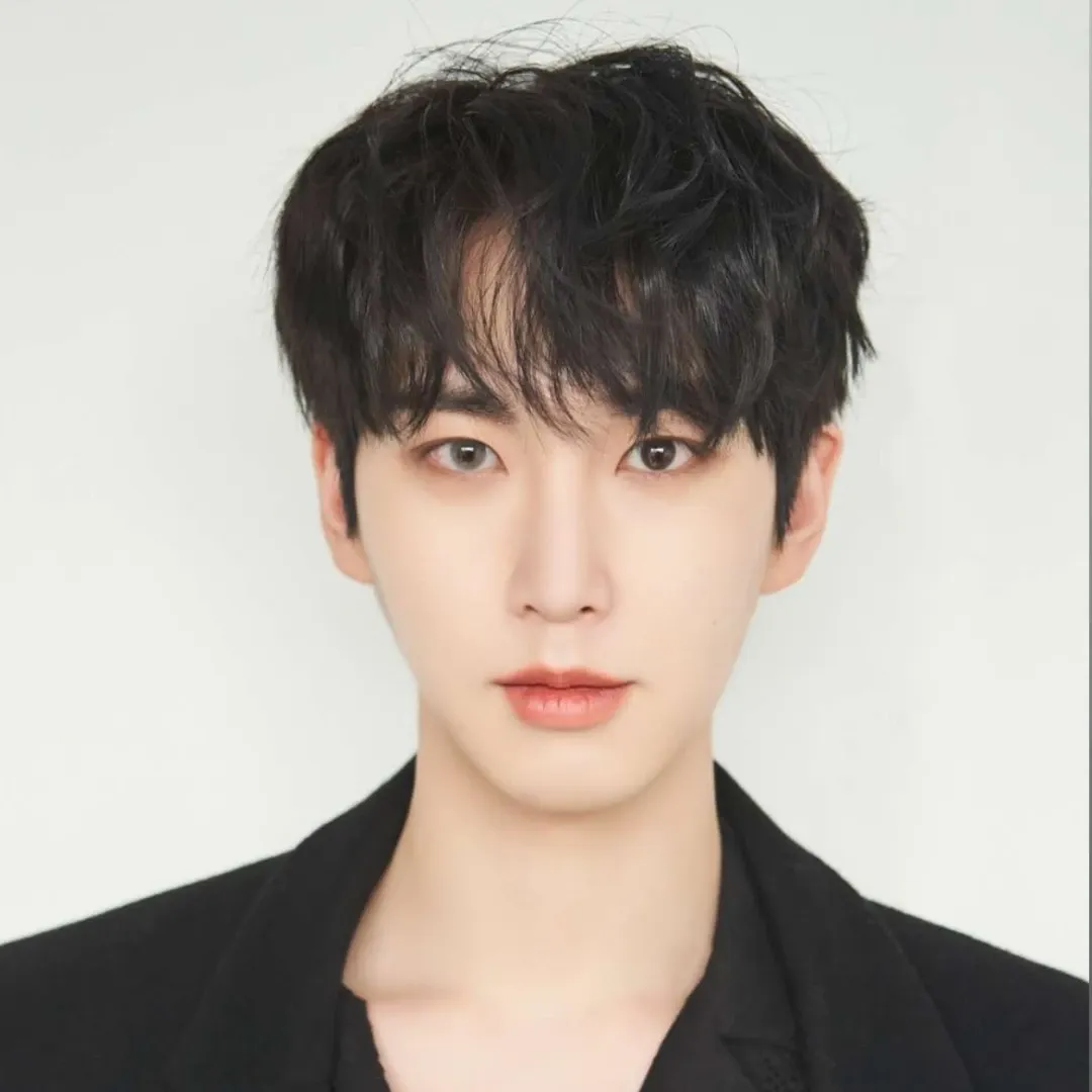 Recent activity shot of Shinwon (PENTAGON)