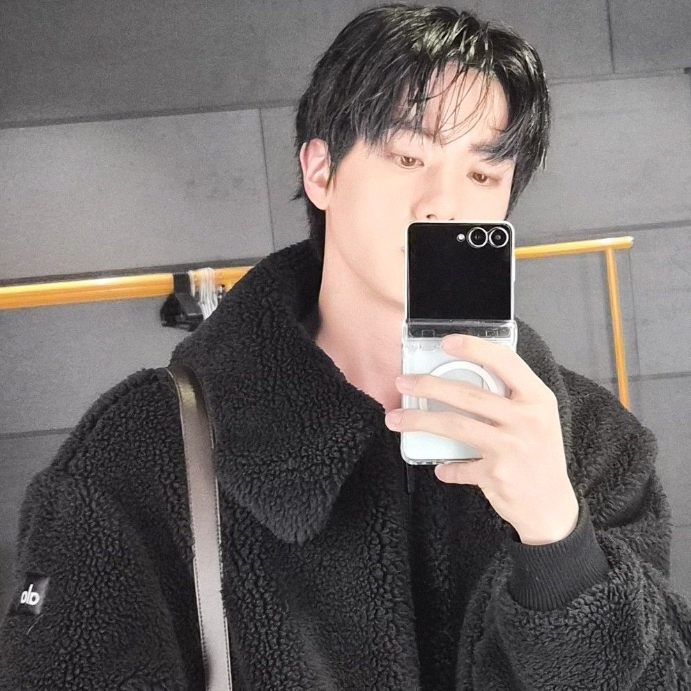 진 (방탄소년단) 최근 활동샷