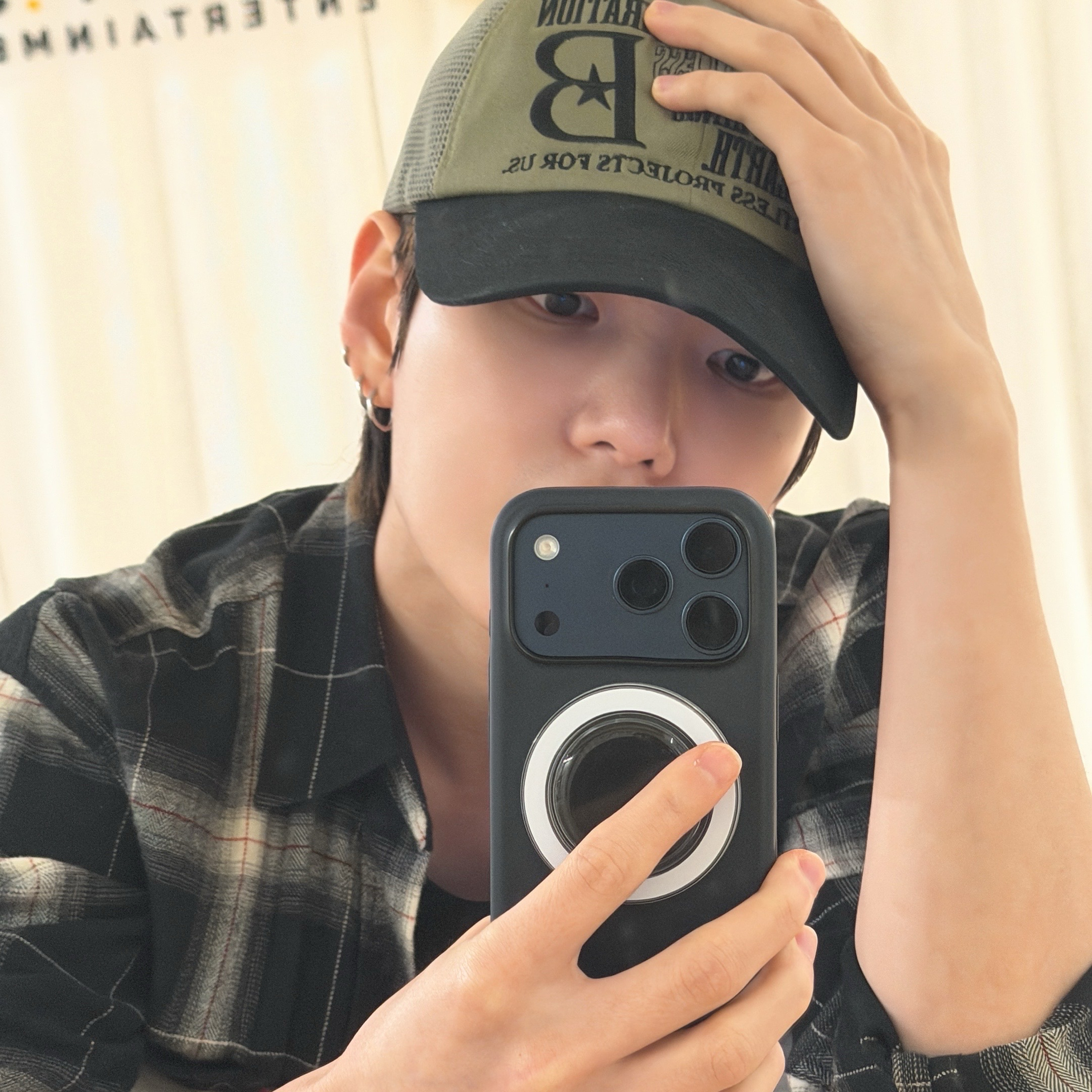 Behind-the-scenes cut of Gyehyeon (VERIVERY)