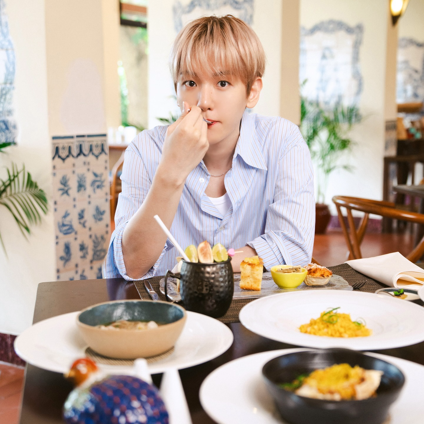 백현 (EXO)의 비하인드 컷