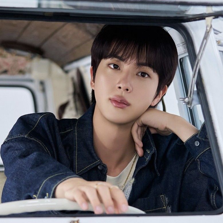 Foto terbaru Jin (BTS)