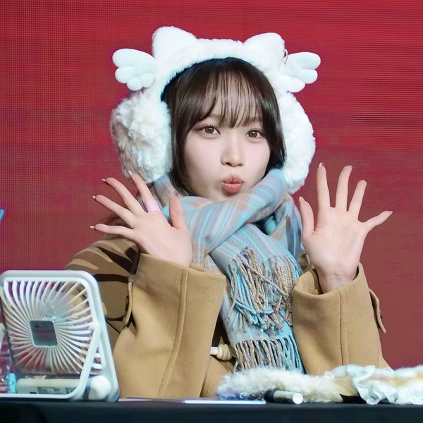 Signature photo of Kim Chaewon (LE SSERAFIM) capturing their charm