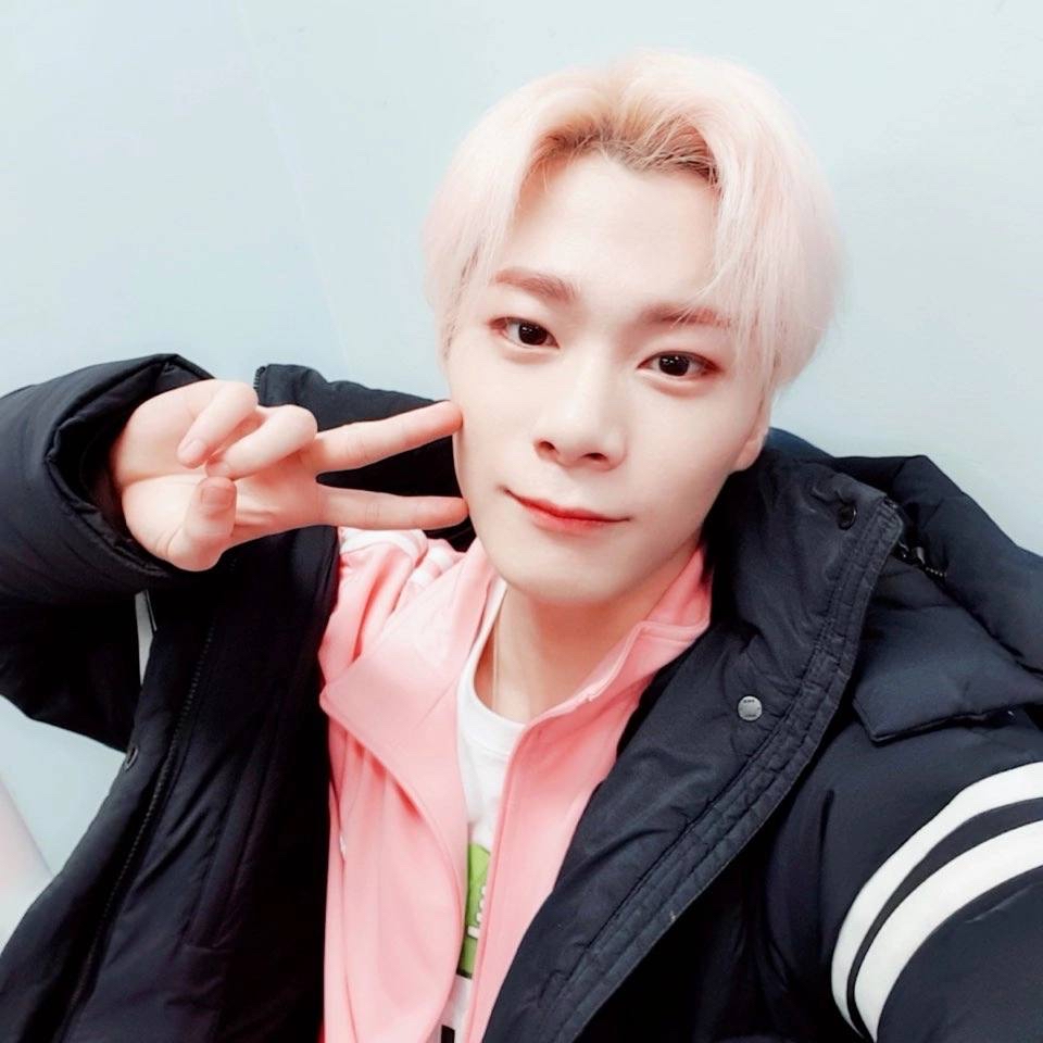 Behind-the-scenes cut of Moonbin (ASTRO)
