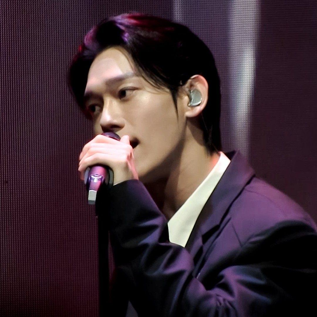 Chen (EXO)的最新活动照片