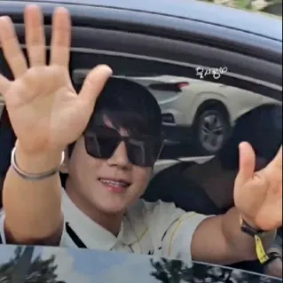 A moment captured by Hwang Chiyeol's fan
