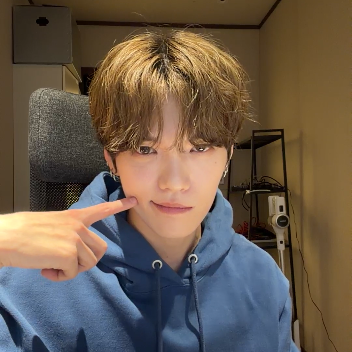 Recent activity shot of Gyehyeon (VERIVERY)
