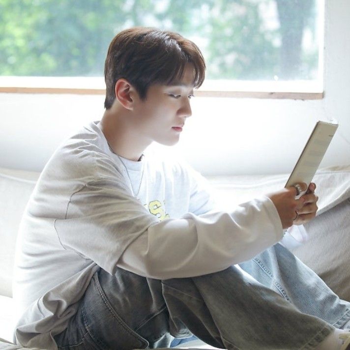 Latest photo of Hong Joochan (GoldenChild)