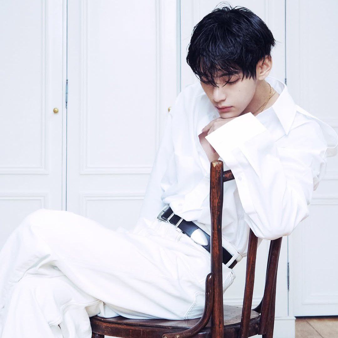 Foto aktivitas terbaru V (BTS)