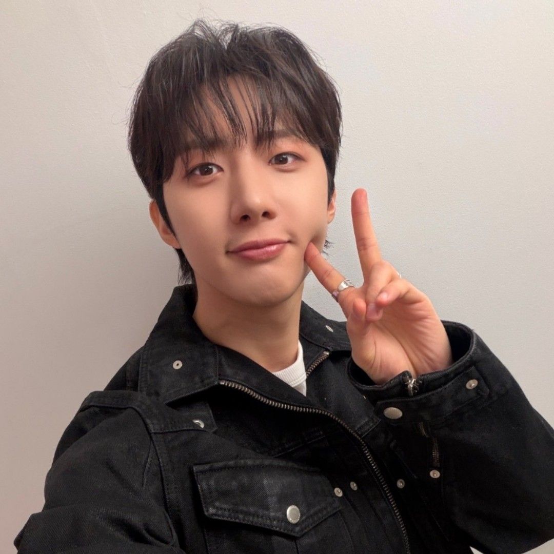 A moment captured by Hui (PENTAGON)'s fan