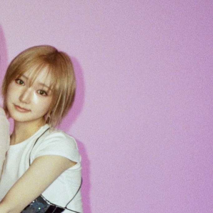 Behind-the-scenes cut of KiiiKiii