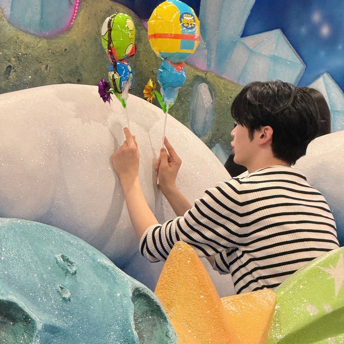 Foto aktivitas terbaru Sung Hanbin (ZEROBASEONE)