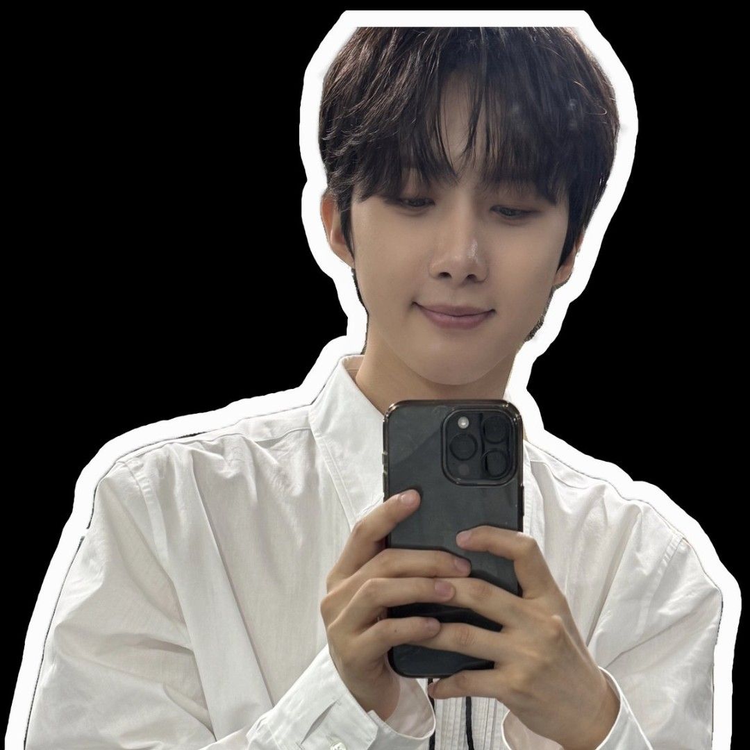 Recent activity shot of Hui (PENTAGON)