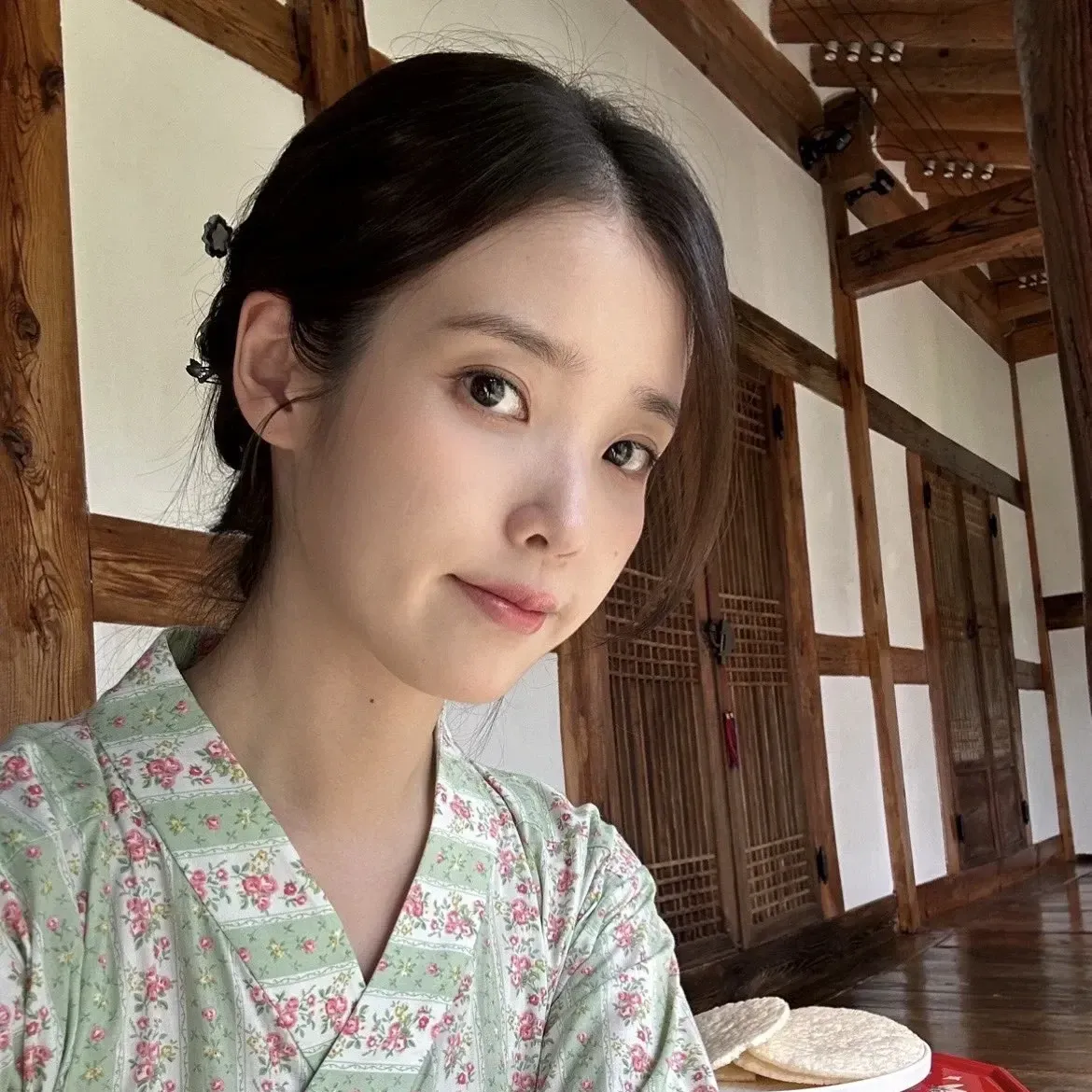 아이유 최근 활동샷