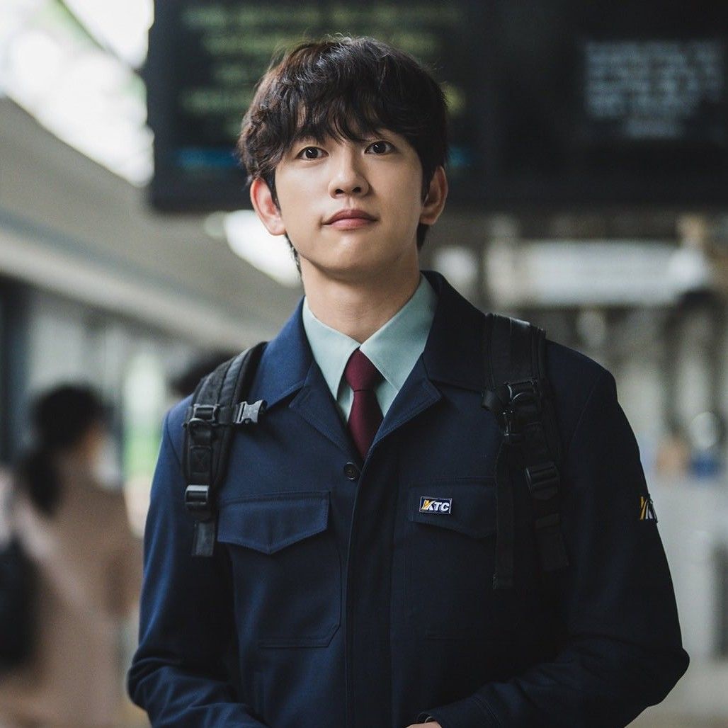 Behind-the-scenes cut of Jinyoung (GOT7)