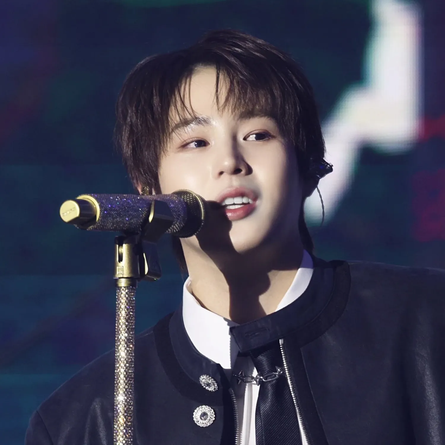A moment captured by Ha Sungwoon's fan