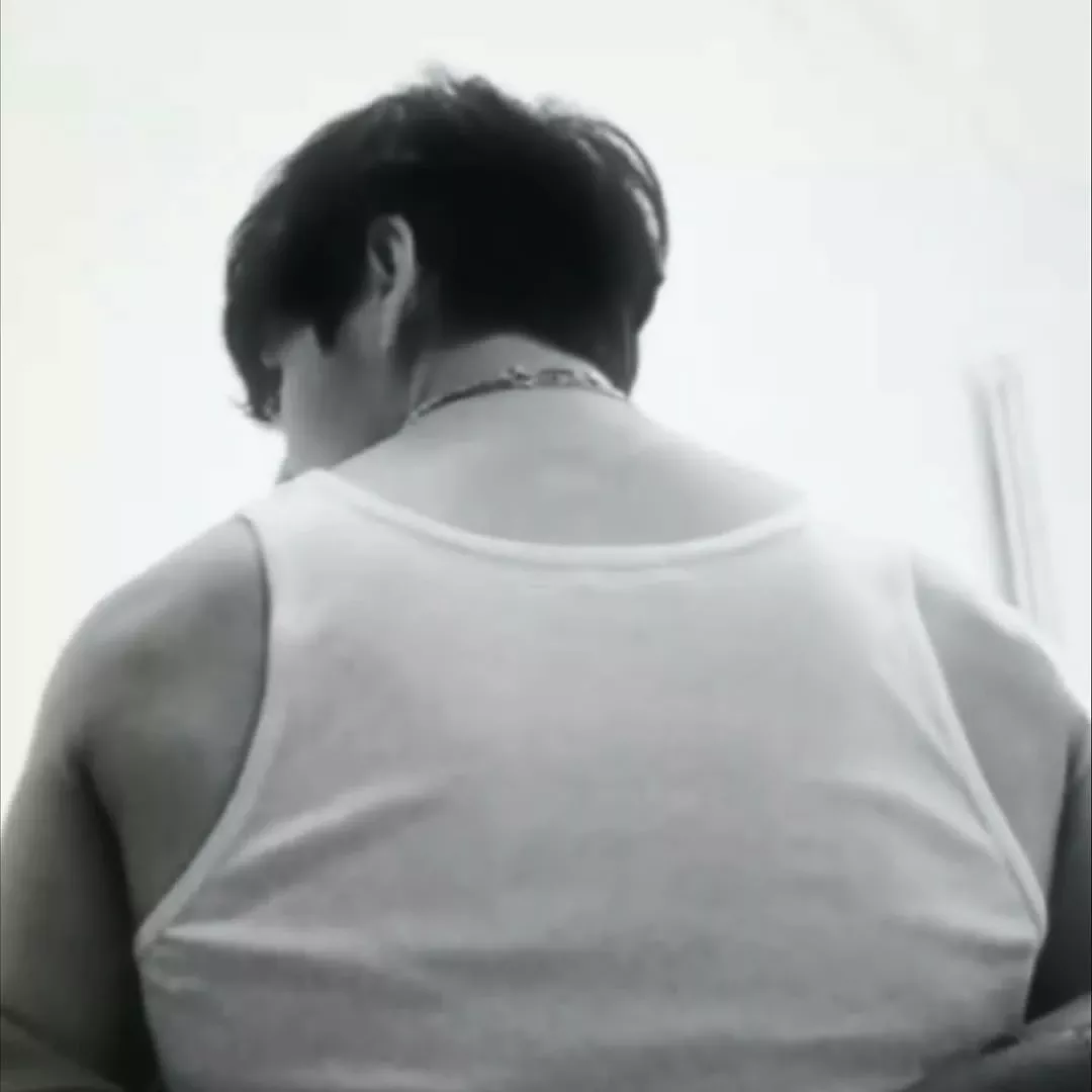 Behind-the-scenes cut of V (BTS)