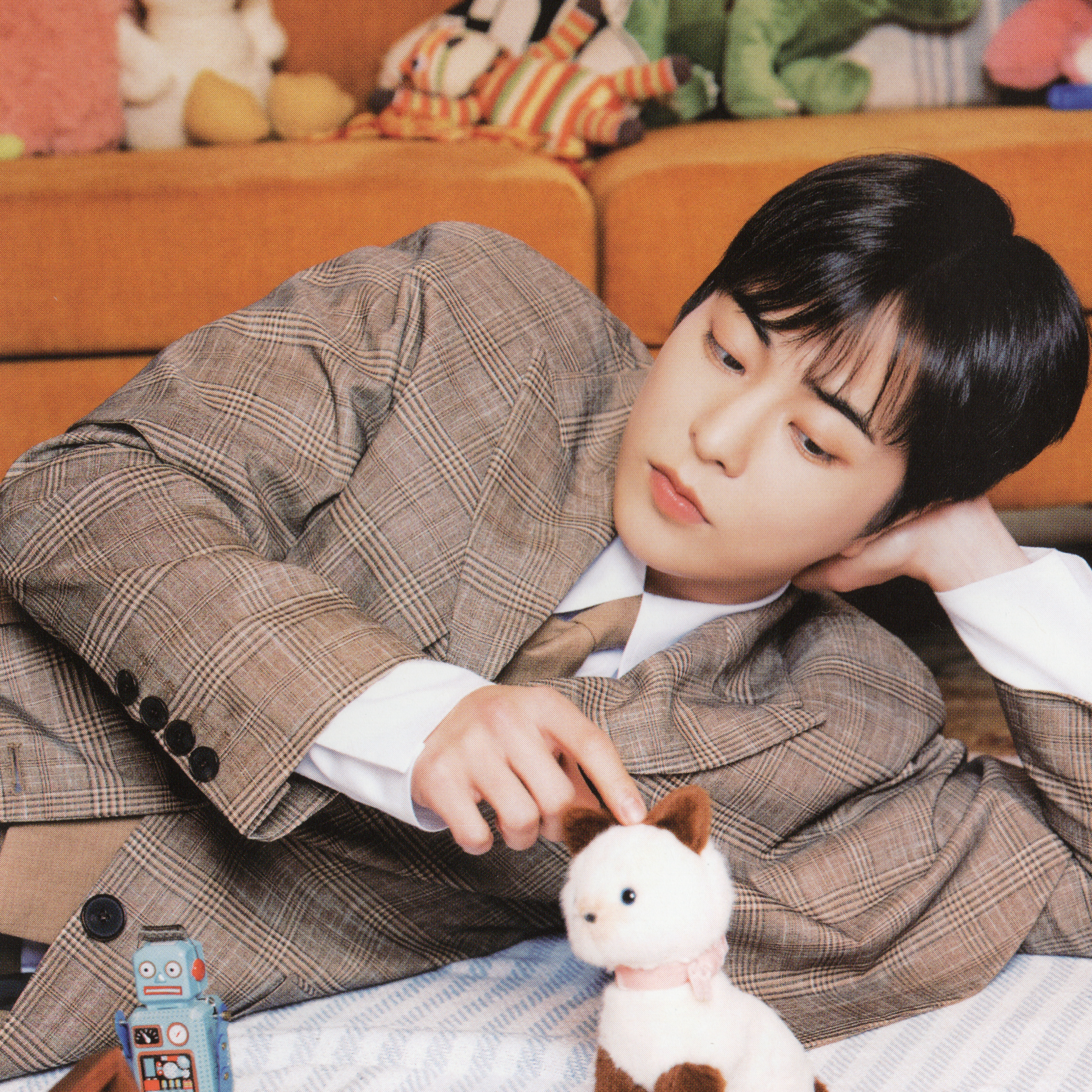 Behind-the-scenes cut of Xiumin (EXO)