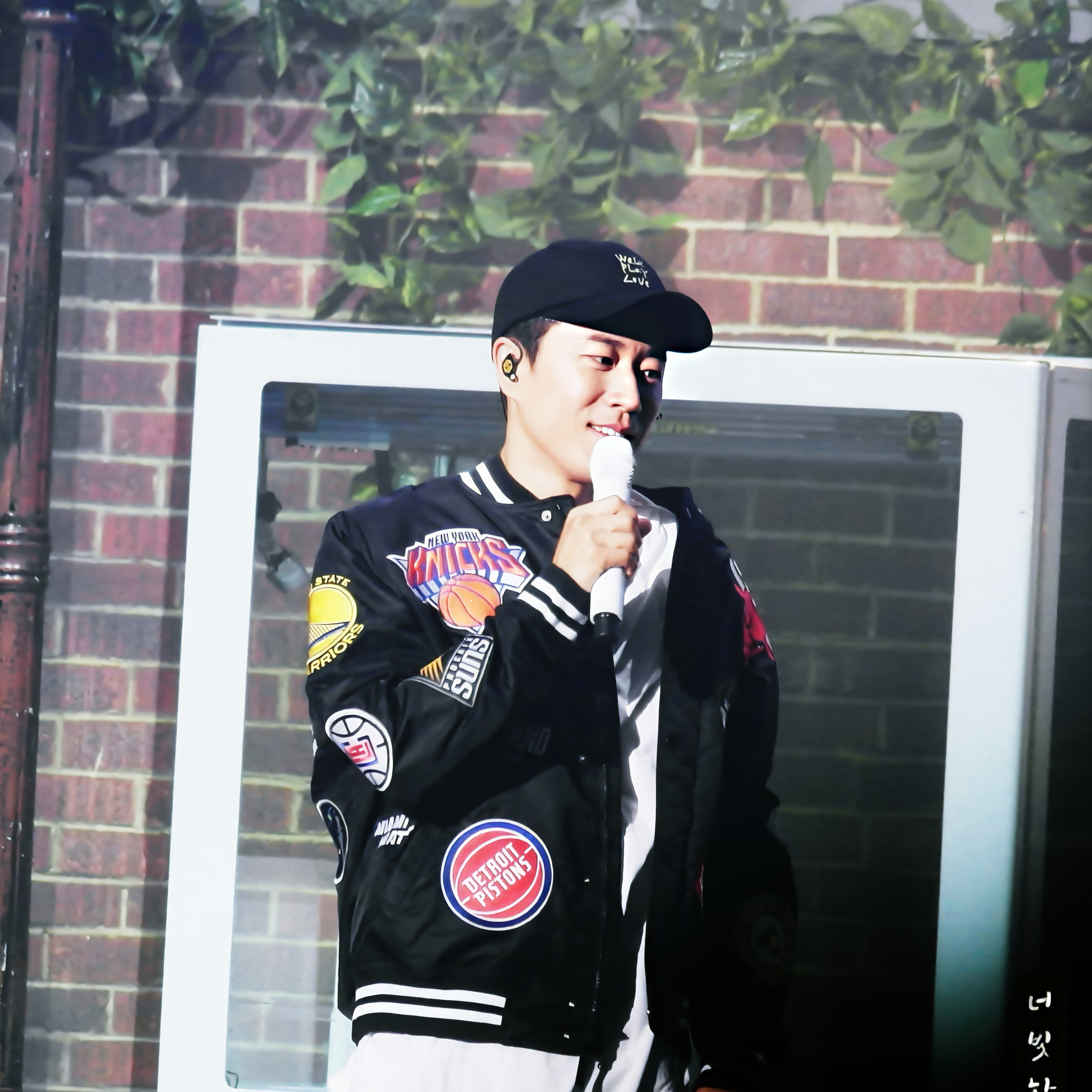 Behind-the-scenes cut of SECHSKIES