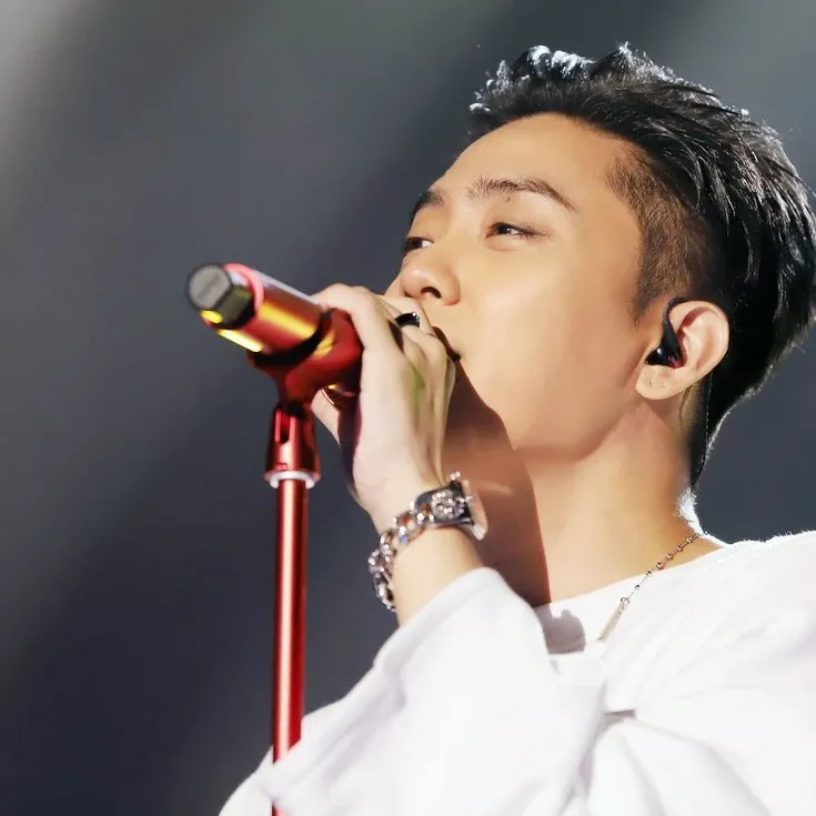 ウン・ジウォン (SECHSKIES)の舞台裏ショット