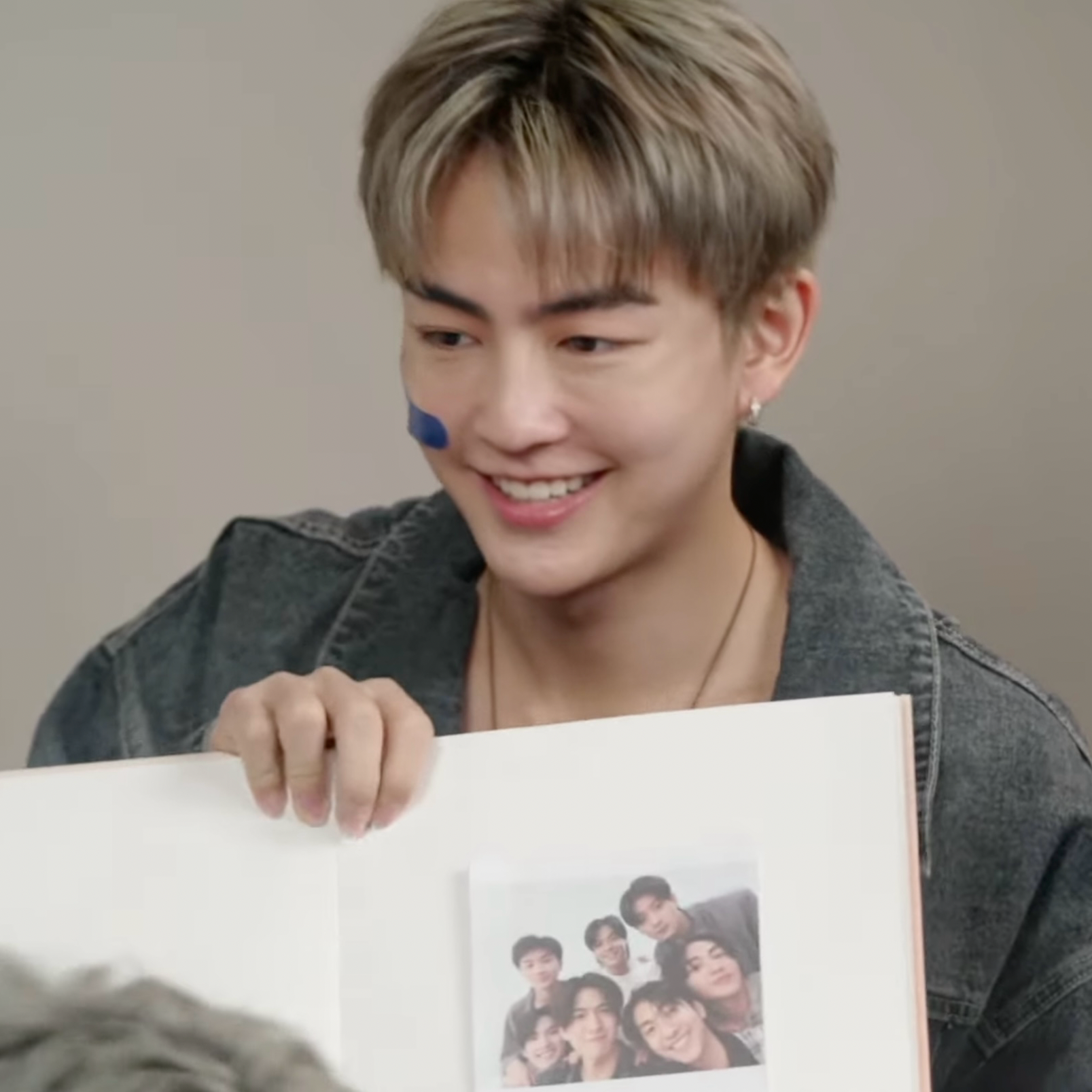 Behind-the-scenes cut of Heart (BUS)