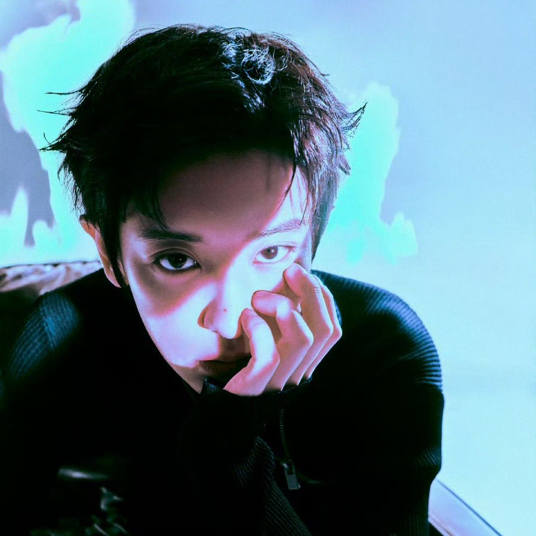 燦烈 (EXO)的最新照片