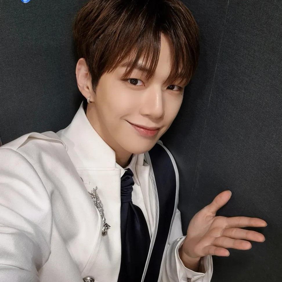 Behind-the-scenes cut of Kang Daniel