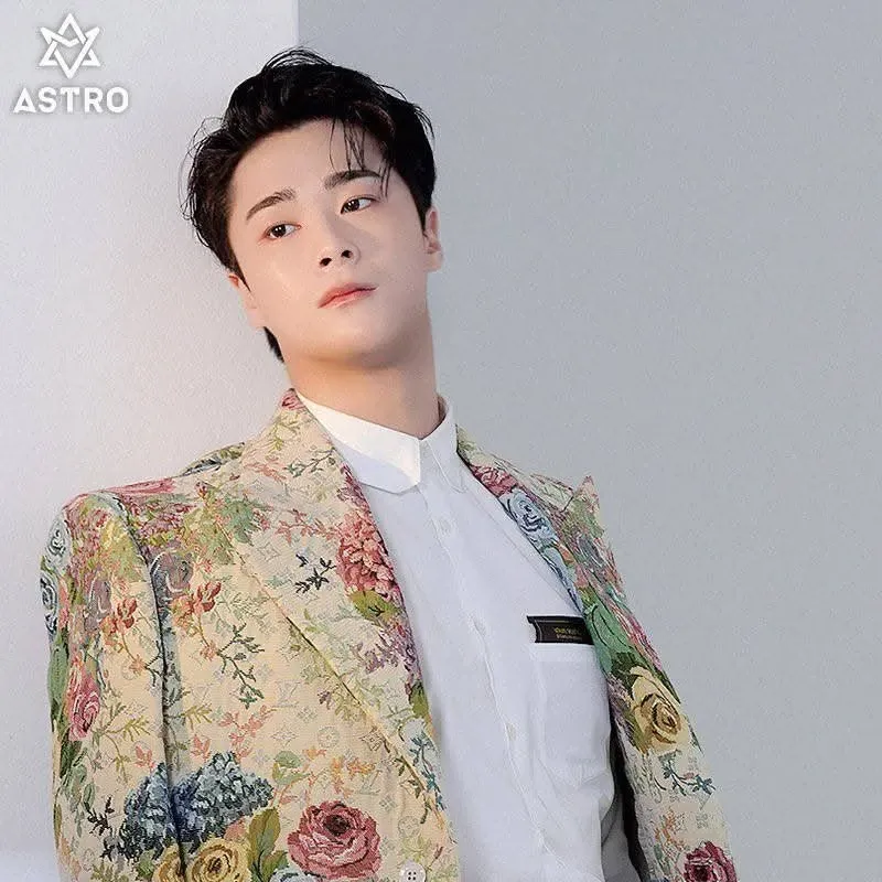 A moment captured by MJ (ASTRO)'s fan