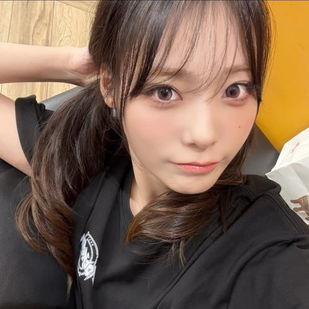 Latest photo of Siyeon (QWER)