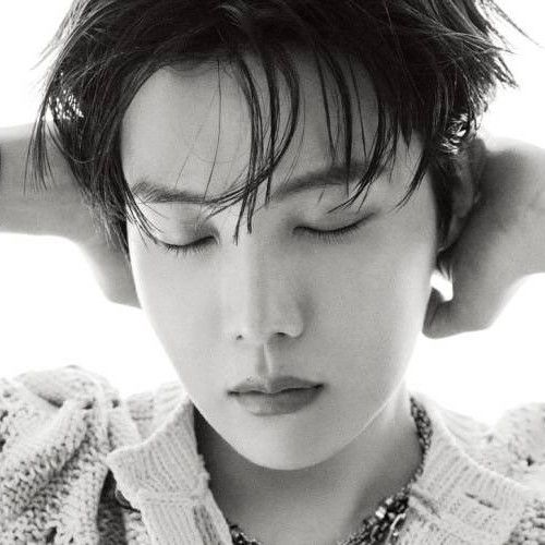 Foto terbaru j-hope (BTS)