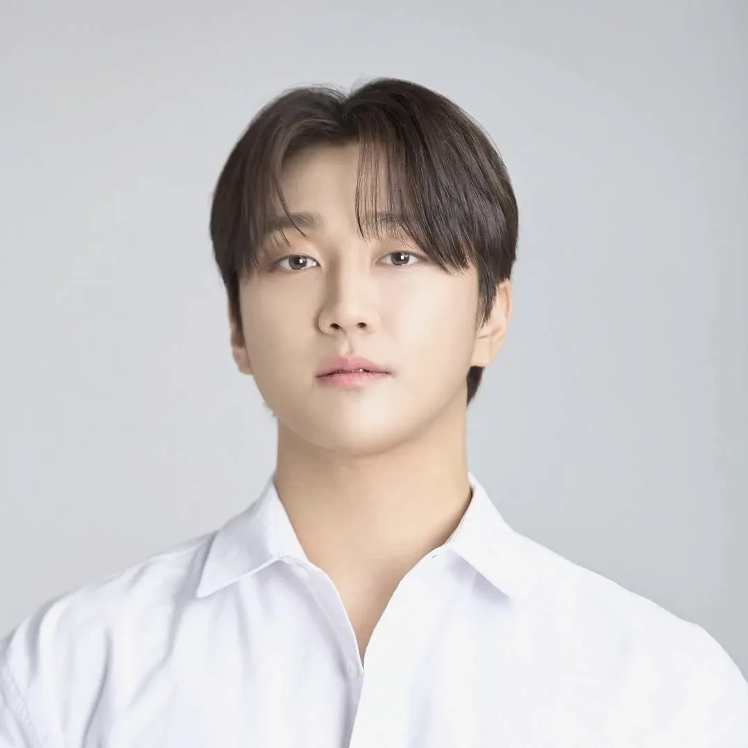 Behind-the-scenes cut of Hong Joochan (GoldenChild)