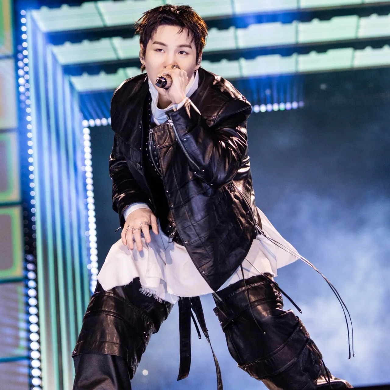 Potret di balik layar SUGA (BTS)