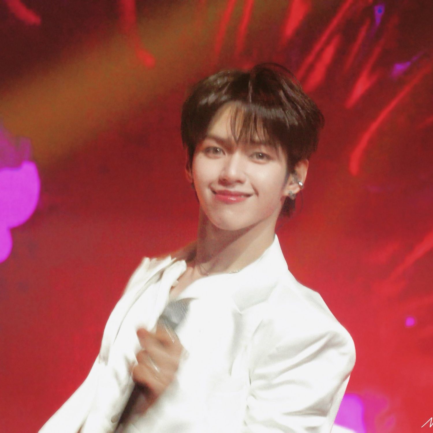 Behind-the-scenes cut of JL (AHOF)