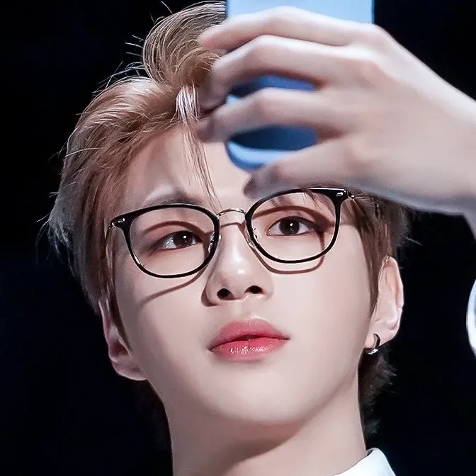 Behind-the-scenes cut of Kang Daniel