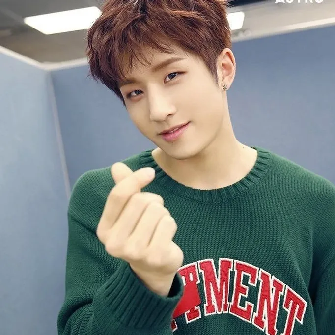 A moment captured by Jinjin (ASTRO)'s fan