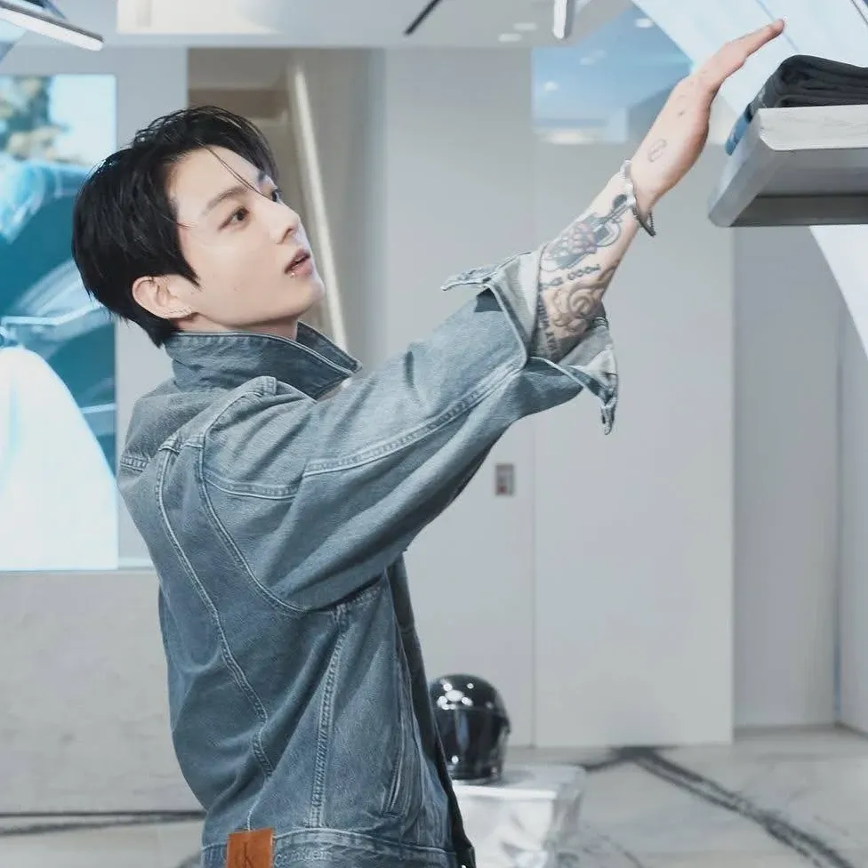 Latest photo of Jungkook (BTS)